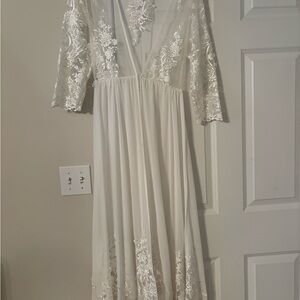 Elegant White Lace Robe